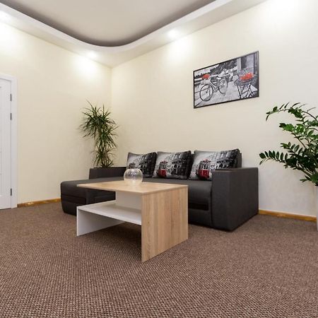 Apartment Center Of Odessa Extérieur photo