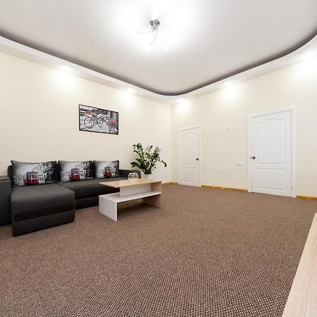 Apartment Center Of Odessa Extérieur photo