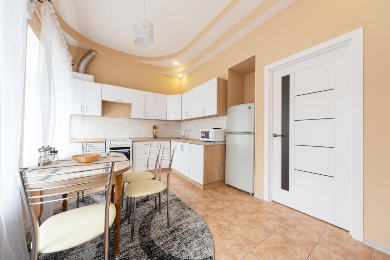 Apartment Center Of Odessa Extérieur photo