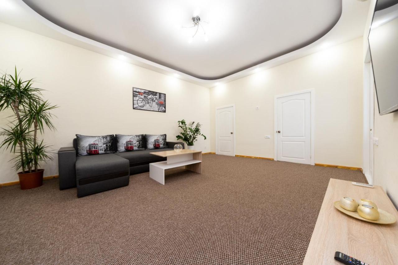 Apartment Center Of Odessa Extérieur photo