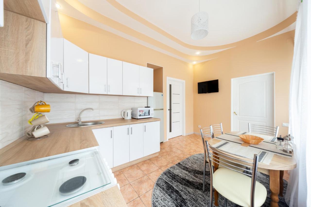 Apartment Center Of Odessa Extérieur photo