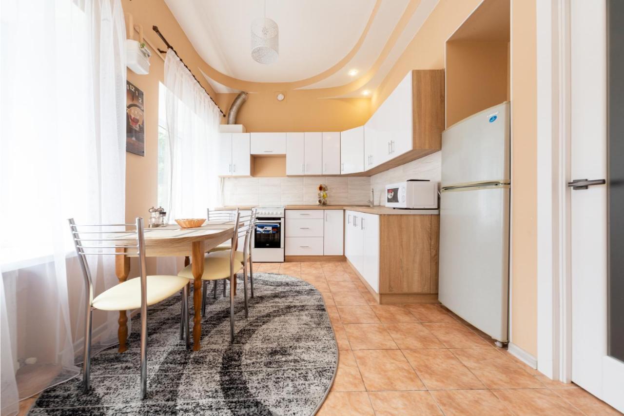Apartment Center Of Odessa Extérieur photo