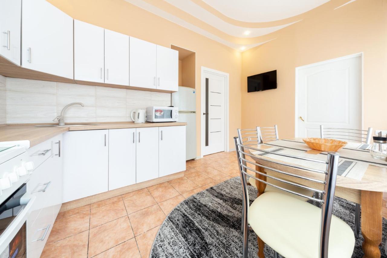 Apartment Center Of Odessa Extérieur photo