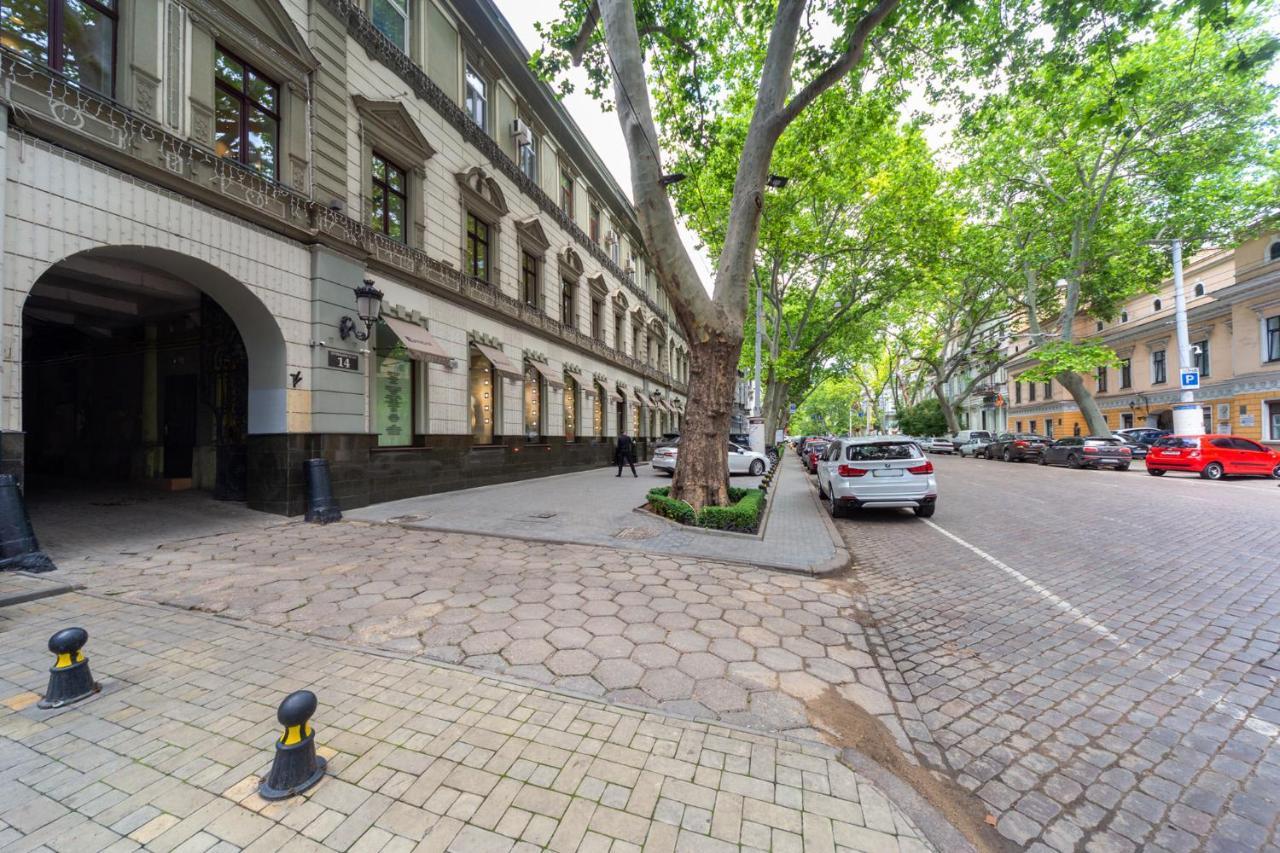 Apartment Center Of Odessa Extérieur photo