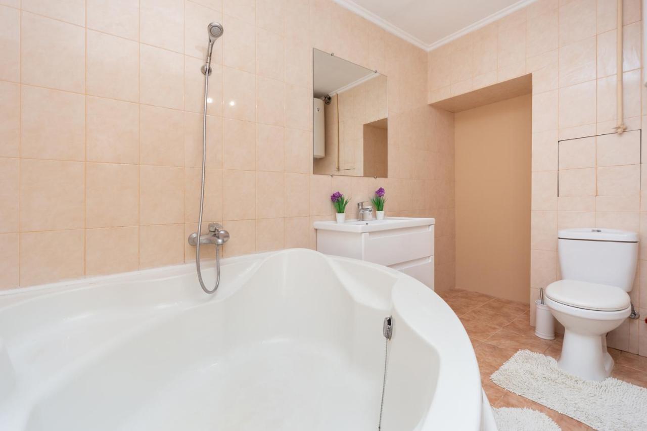 Apartment Center Of Odessa Extérieur photo