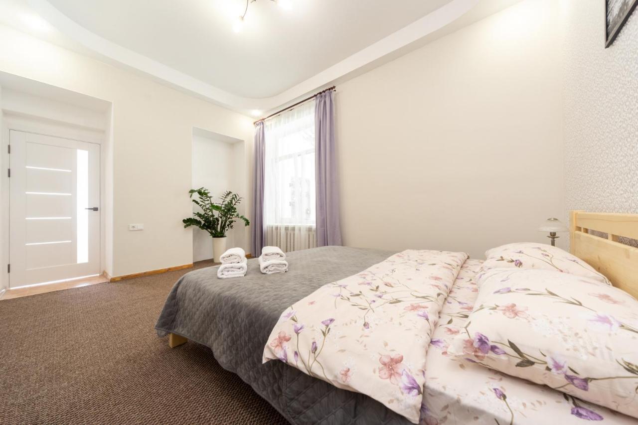 Apartment Center Of Odessa Extérieur photo