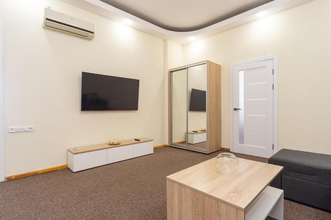 Apartment Center Of Odessa Extérieur photo