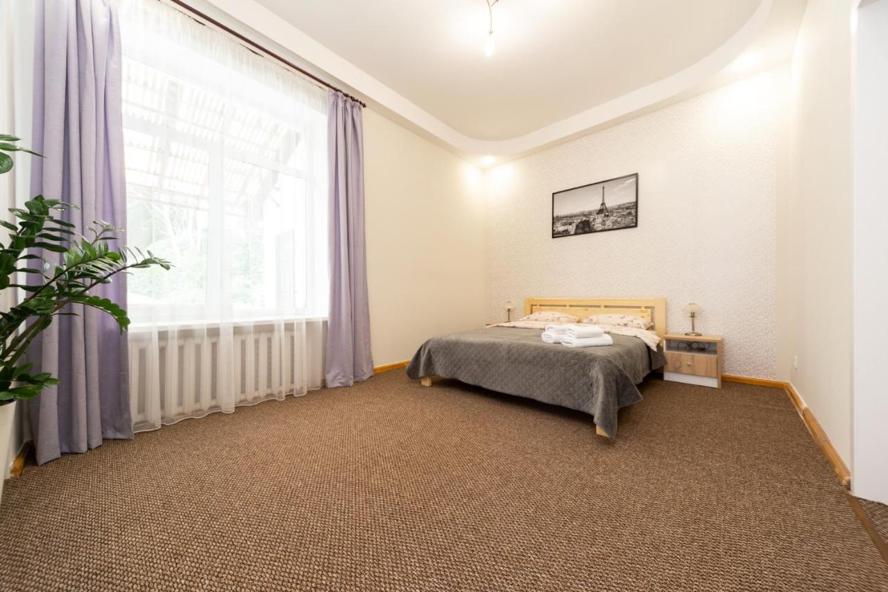 Apartment Center Of Odessa Extérieur photo