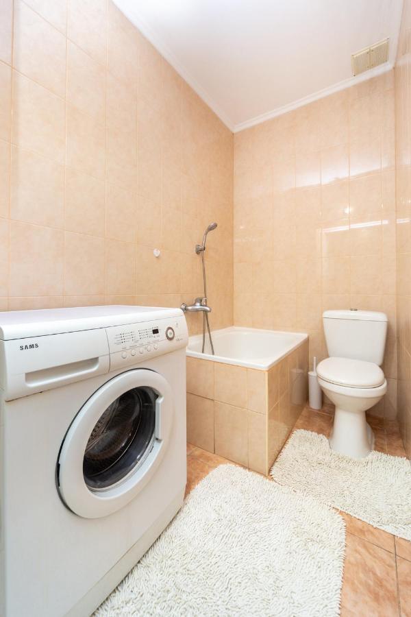 Apartment Center Of Odessa Extérieur photo